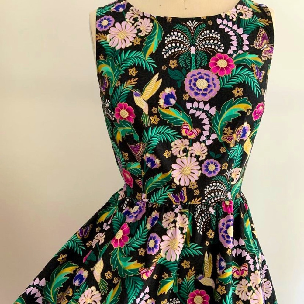 Hummingbird Floral Dress - Picture 5 of 14